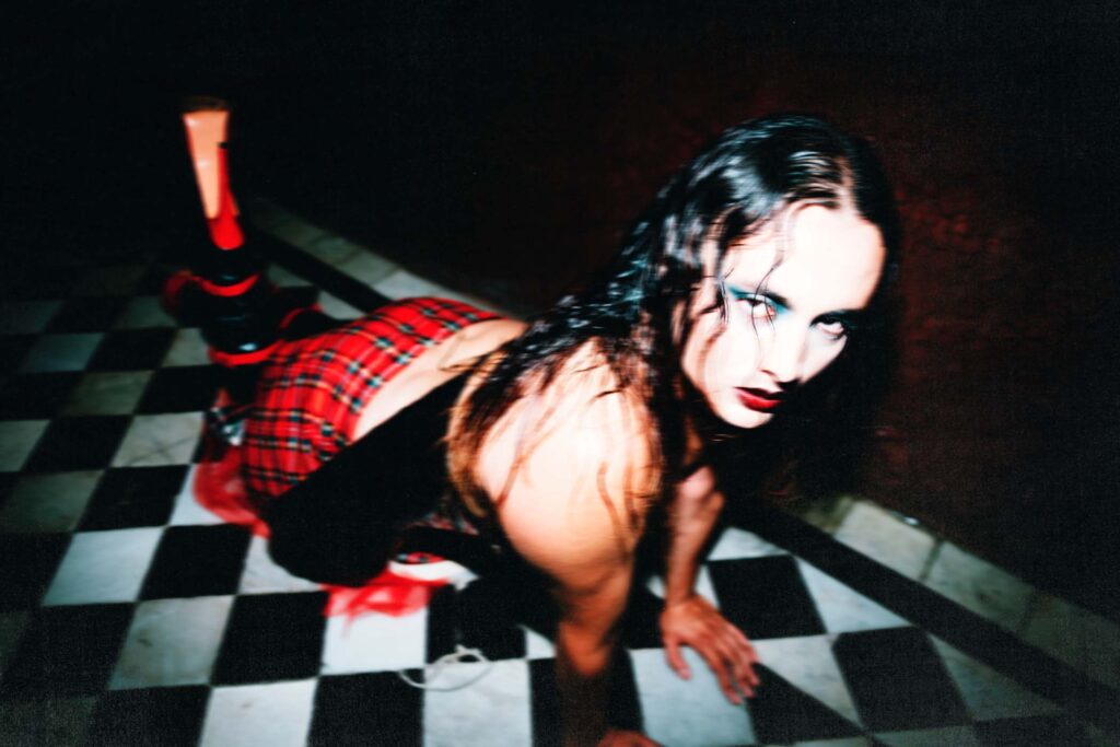 Dolores Deluxe and their Crimson Game