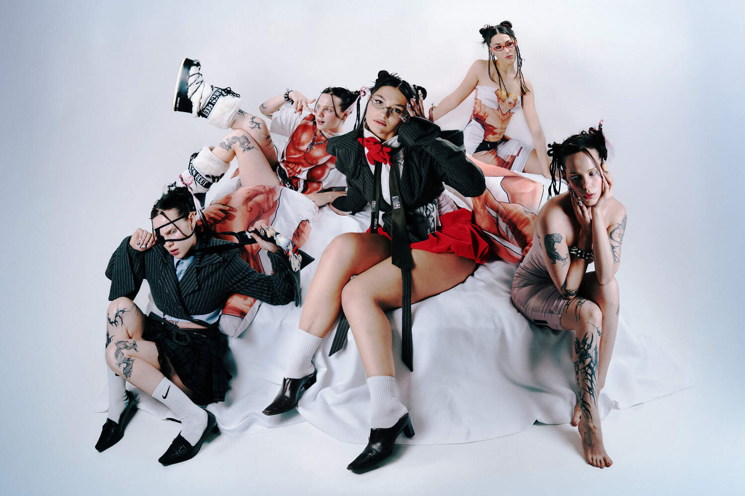 Schoolgirls on the way by Shin Jeong Hoon
